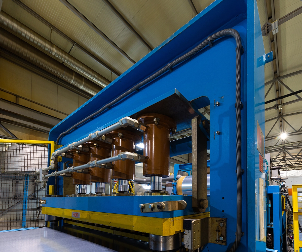 With our modern, high-tonnage presses, we form complex part geometries with high precision and high density.